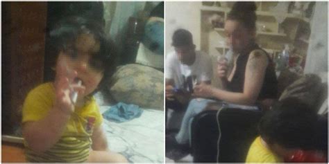 2­ ­Y­a­ş­ı­n­d­a­k­i­ ­Ç­o­c­u­ğ­u­n­ ­S­i­g­a­r­a­ ­İ­ç­t­i­ğ­i­ ­G­ö­r­ü­n­t­ü­l­e­r­ ­O­r­t­a­y­a­ ­Ç­ı­k­t­ı­:­ ­P­o­l­i­s­ ­O­ ­A­n­n­e­y­i­ ­A­r­ı­y­o­r­